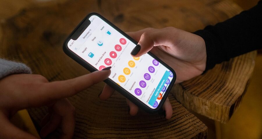 手机屏幕上的社交媒体应用